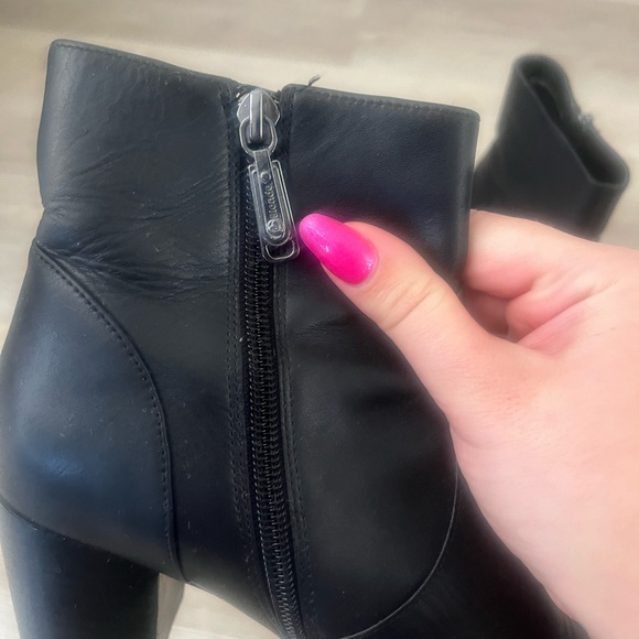 Black leather heeled booties - Picture 5 of 7